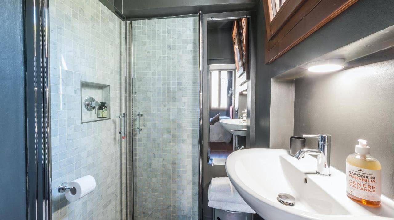 Stylish Renovated In The Heart Of The City Venise